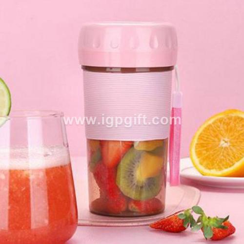 Portable electric juicer                                                                8/5000                                                                                                                                                                 